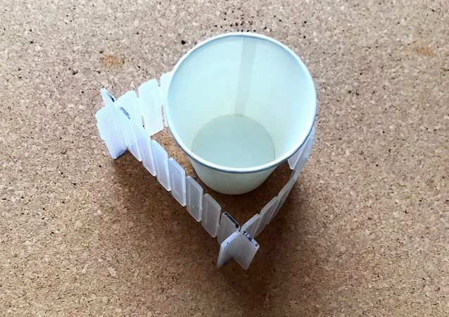 【風で倒れない】100均の仕切り板で、手作り紙コップホルダーが便利！